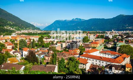 Bellinzona Stadt Antenne Panoramablick, Tessin Kanton der Schweiz Stockfoto