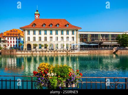 Schönheit Häuser in der Nähe der Aare in Thun Altstadt in der Schweiz Stockfoto