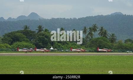 Jupiter vom Indonesia Air Force Aerobatic Display Team steht für ihre Demonstration in LIMA 2023 an. Stockfoto