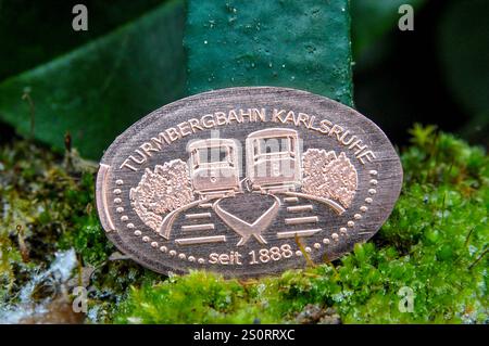 Deutschland, Baden-Württemberg, Karlsruhe 29.12.2024, Deutschland, DE, Baden-Württemberg, Karlsruhe im Bild die Turmbergbahn, Deutschlands aelteste noch betriebene Standseilbahn, Bahn, Turmberg, Durlach, Nostalgie, Talstation, Bergstation, Aussichtsterrasse, Ausflugsziel, Familie, Bauwerk, Veraenderung, Zwillingswagen, Nahverkehr Baden-Württemberg *** Deutschland, Baden Württemberg, Karlsruhe 29 12 2024, Deutschland, DE, Baden Württemberg, Karlsruhe im Bild die Turmbergbahn, Deutschlands älteste Standseilbahn noch in Betrieb, Eisenbahn, Turmberg, Durlach, Nostalgie, talstation, mou Stockfoto