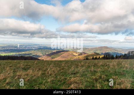 Blick vom Loucka Hügel in den Slezske Beskiden Bergen in Tschechien an einem wunderschönen Herbsttag Stockfoto