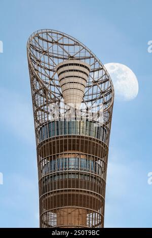 Blick auf das Aspire Tower Torch Doha Hotel. Das höchste Gebäude im Aspire Zone Komplex in der Nähe des Khalifa International Stadium Doha, Katar Stockfoto