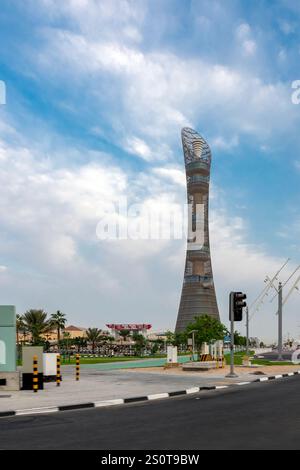 Blick auf das Aspire Tower Torch Doha Hotel. Das höchste Gebäude im Aspire Zone Komplex in der Nähe des Khalifa International Stadium Doha, Katar Stockfoto