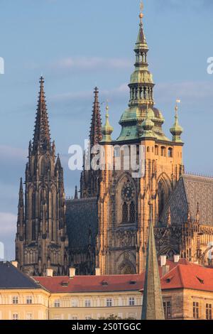 St.-Veit-Kathedrale, von der Karlsbrücke aus gesehen. Prag, Tschechische Republik, Tschechien. Stockfoto