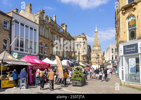 Halifax Town Hall und Market Stände am Corn Market Halifax Calderdale Halifax West Yorkshire Halifax Yorkshire England Großbritannien GB Europa Stockfoto