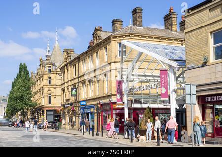 Halifax Westgate Arcade Shopping Centre in Southgate mit Leuten Halifax Calderdale Halifax West Yorkshire Halifax Yorkshire England Großbritannien GB Europa Stockfoto