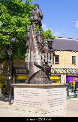 Die Statue des Duke of Wellington Regiment im Halifax Woolshops Einkaufszentrum Halifax West Yorkshire Calderdale England Großbritannien GB Europa Stockfoto