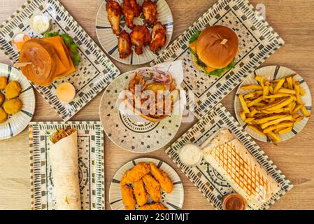 Der Name leitet sich von dem arabischen Begriff „Döner“ ab, der sich auf geröstetes Mea bezieht Stockfoto