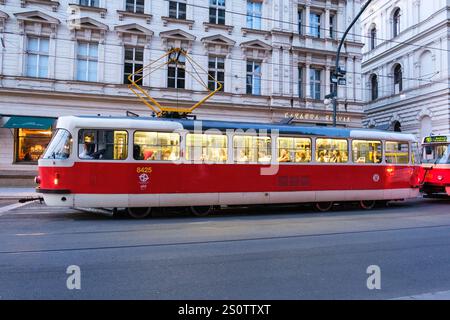 Elektrische Straßenbahn, Prag, Tschechien. Stockfoto