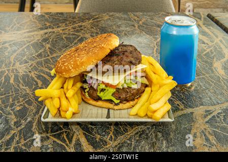 Burger mit Ursprung in den Vereinigten Staaten haben sich zu einer Fast-Food-Ikone entwickelt Stockfoto