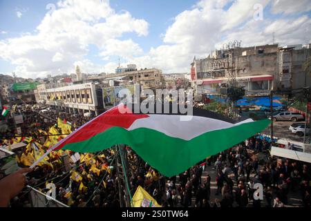 Palästinenser der Fatah-Bewegung nehmen an einem marsch zur Unterstützung des palästinensischen Präsidenten Mahmud Abbas Teil Palästinenser der Fatah-Bewegung nehmen an einem marsch zur Unterstützung des palästinensischen Präsidenten Mahmud Abbas in der Stadt Dschenin im Westjordanland Teil, am 29. Dezember 2024. Foto: Mohammed Nasser apaimages Jenin West Bank Palästinensische Gebiete 291224 Jenin MN 006 Copyright: XapaimagesxMohammedxNasserxapaimagesx Stockfoto