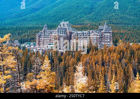 Fairmont Banff Springs Castle in der Sommersaison. Stockfoto