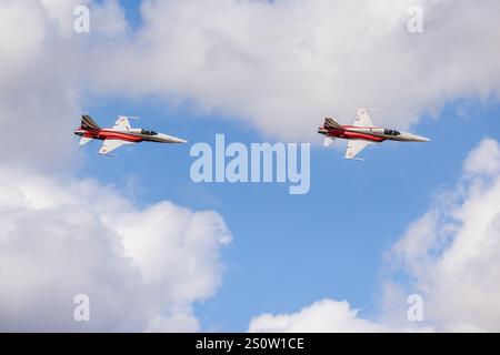 Schweizer Luftwaffe - Patrouille Suisse Kunstflugteam tritt bei der Royal International Air Tattoo 2024 auf. Stockfoto