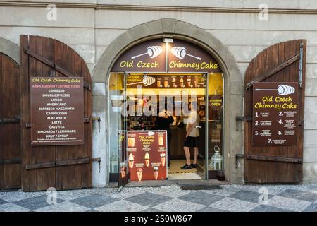 Alttschechischer Kaminkuchen (Trdelnik) Shop, Prag, Mala Strana (Kleinstadt, Tschechische Republik, Tschechien, Tschechien. Stockfoto