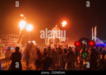 Beleuchtete Octopus Art Installation beim Desert Music Festival Stockfoto