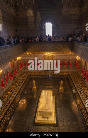 MAROKKO. RABAT. DAS MAUSOLEUM MOHAMMED V. BEHERBERGT DIE GRÄBER VON KÖNIG MOHAMMED V. - DEM EHEMALIGEN SULTAN SIDI MOHAMMED BEN YOUSSEF - UND SEINEN SÖHNEN, PRINZ MOULAY A. Stockfoto