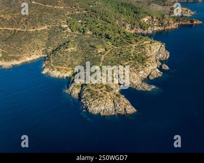Luftaufnahme von Punta Falconera, am Cap de Creus, an der Costa Brava (Alt Empordà, Girona, Katalonien, Spanien) ESP: Vista aérea de la Punta Falconera, Roses Stockfoto