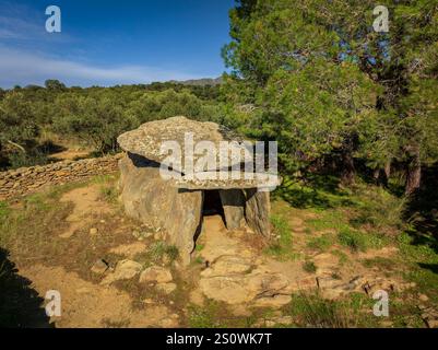 Dolmen der Creu d'en Cobertella, im Cap de Creus, innerhalb der Megalithroute der Rosen (Alt Empordà, Girona, Katalonien, Spanien) Stockfoto