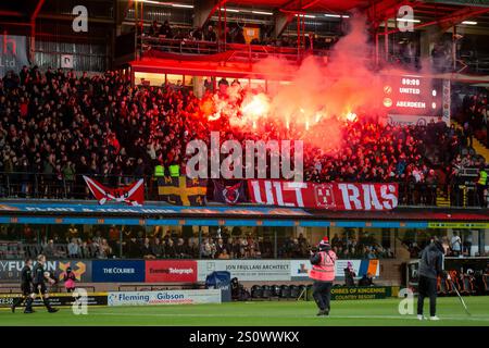 Dundee, Schottland. 31. Dezember 2024. Aberdeen Ultras, Leiter des schottischen Premiership-Spiels zwischen Dundee United und Gastgeber von Aberdeen im Tannadice Park. Stockfoto