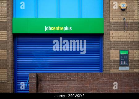 Außenansicht des Eingangs zum Jobcenter Plus in East Fountainbridge, Edinburgh, Schottland, Großbritannien Stockfoto