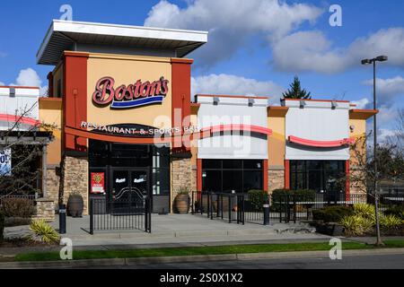 Marysville, WA, USA - 9. Februar 2024; Boston's Pizza Restaurant und Sportbar mit Schild und Logo Stockfoto