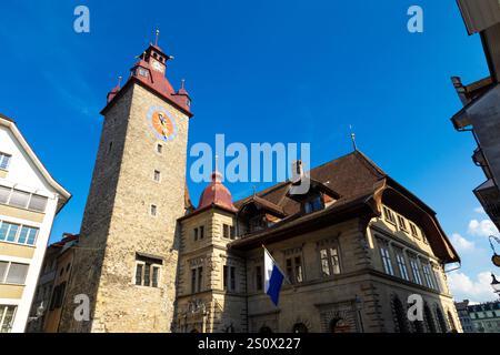 Italienischer Rathausturm aus der Renaissance aus dem 17. Jahrhundert in Kornmarkt, Luzern, Schweiz Stockfoto