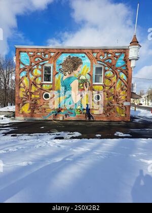 Mutter-Natur-Wandbild auf der Feuerhalle in Sainte-Anne-de-la-Pérade, Quebec, Kanada Stockfoto