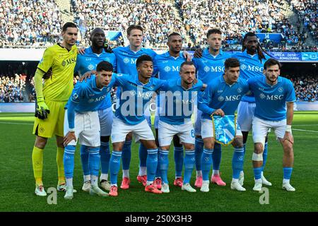 Neapel, Italien. Dezember 2024. Das Team der SSC Napoli posiert am 29. Dezember 2024 für das Spiel der Serie A zwischen dem SSC Napoli und dem Venezia FC im Diego Armando Maradona Stadium in Neapel. Quelle: Nicola Ianuale/Alamy Live News Stockfoto