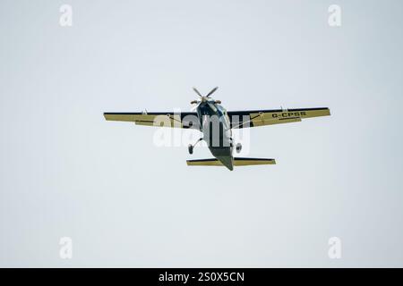 Cessna 208b Grand Caravan G-CPSS Starrflügelflugzeug klettert vom Start Stockfoto