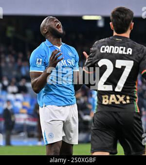 Neapel, Italien. Dezember 2024. Romelu Lukaku reagiert auf ein Fußballspiel der Serie A zwischen Neapel und Venezia am 29. Dezember 2024 in Neapel. Quelle: Alberto Lingria/Xinhua/Alamy Live News Stockfoto