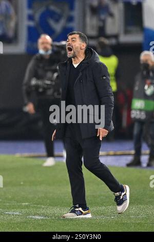 Roma, Italien. Februar 2022. Foto Fabrizio Corradetti/LaPresse24 febbraio 2022 Roma (Italia) Sport Calcio Lazio - Porto UEFA Europa League 2021-2022 Play Off Ritorno - Stadio Olimpico di Roma Nella Foto: Sergio Conceicao Coach (FC Porto) Foto Fabrizio Corradetti/LaPresse 24. Februar 2022 Roma (Italien) Sport Soccer Lazio - Porto Europa League 2021-2022 Play Off Rückkehr - Olimpico Stadion of Roma im Bild: Sergio Conceicao Live News Stockfoto