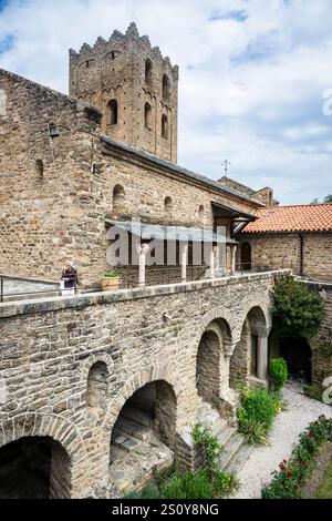 Klosterkirche Saint Martin du Canigou in den französischen Pyrenäen, Roussillion, Frankreich Stockfoto