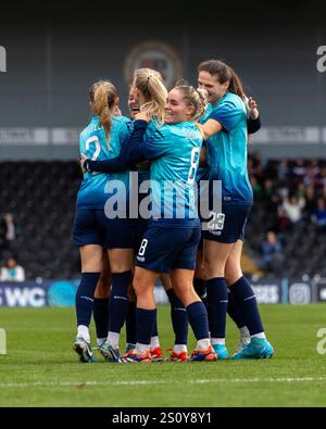 London City Lionesses gegen West Ham Utd Women im Subway League Cup, November 2024 in der Hayes Lane, Heimstadion des Bromley FC, London. UK. Stockfoto