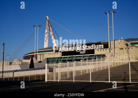 Turin, Italien. 29. Dezember 2024. Eine allgemeine Ansicht des Allianz Stadions ist vor dem Fußballspiel der Serie A zwischen Juventus FC und ACF Fiorentina zu sehen. Quelle: Nicolò Campo/Alamy Live News Stockfoto