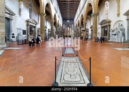 Florenz Toskana Italien. Basilica di Santa Croce (Basilika des Heiligen Kreuzes). Das Schiff Stockfoto