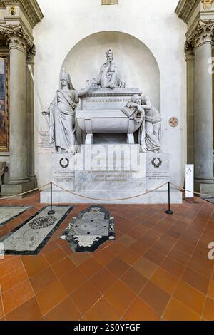 Florenz Toskana Italien. Basilica di Santa Croce (Basilika des Heiligen Kreuzes). Dante Alighieri Grab Stockfoto