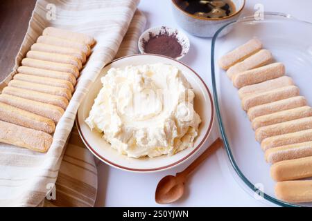 Wichtige Zutaten für hausgemachtes Tiramisu Stockfoto