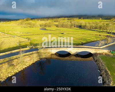 Haylands Bridge over the River ure bei Hawes im Yorkshire Dales National Park, Großbritannien. Stockfoto