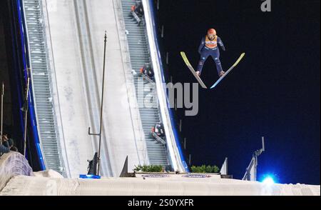 Oberstdorf, Deutschland. Dezember 2024. Pius PASCHKE, GER im Fluchtkampf bei der 73. Vier-Schanzentournier Skispringen am 28. Dezember 2024 in der Schattenbergschanze ORLEN Arena in Oberstdorf, Bayern, Fotograf: ddp Images/STAR-Images Credit: ddp Media GmbH/Alamy Live News Stockfoto