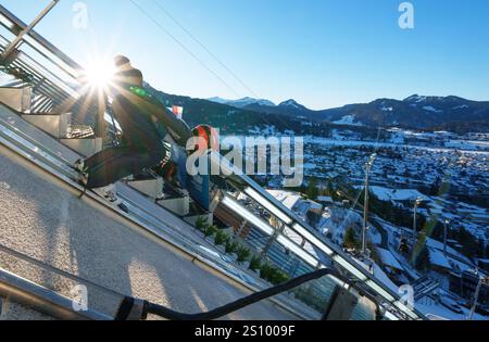 Stephan LEYHE, GER bei der Flugaktion 73. Vier-Schanzentournier Skispringen am 28. Dezember 2024 in der Schattenbergschanze ORLEN Arena in Oberstdorf, Bayern, Deutschland, Fotograf: Peter Schatz Stockfoto