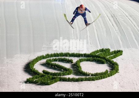 Pius PASCHKE, GER im Fluchtkampf bei der 73. Vier-Schanzentournier Skispringen am 28. Dezember 2024 in der Schattenbergschanze ORLEN Arena in Oberstdorf, Bayern, Deutschland, Fotograf: Peter Schatz Stockfoto