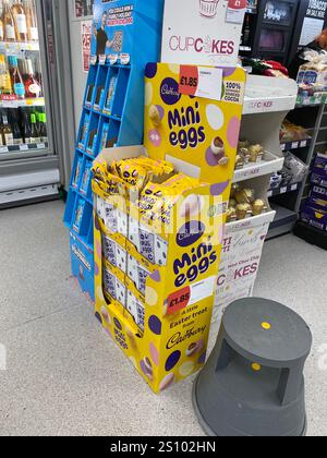 Exeter, Devon, Großbritannien. Dezember 2024 30. Early-Oster-Ausstellung in einem Co-op-Geschäft in Exeter, Devon. Hinweis: Nidpor/Alamy Live News Stockfoto