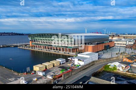 Ein Blick aus der Vogelperspektive auf das neu errichtete Everton Stadium am Bramley Moore Dock, Liverpool, dem demnächst neuen Heimstadion des Everton Football Club. Bilddatum: Montag, 30. Dezember 2024. Stockfoto