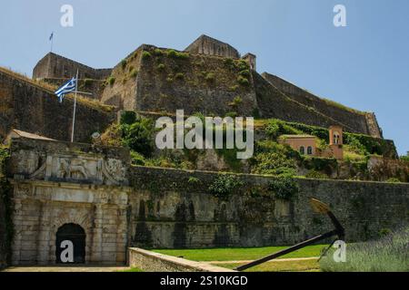 Neue venezianische Festung in der Altstadt von Korfu, Griechenland. Festung aus dem 16. Jahrhundert, auch neue Festung, venezianische Festung, venezianische Kaserne genannt. UNESCO Stockfoto