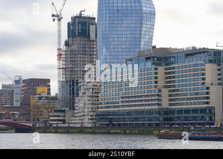 Bankside Yards Apartment Hochhaus im Bau entlang der Rückseite der Themse. London - 30. Dezember 2024 Stockfoto