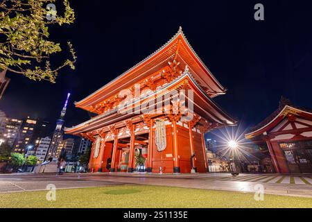 Tokio, Japan. - 1. November 2024: Asakusa-Schrein und Sensoji-Tempel Stockfoto