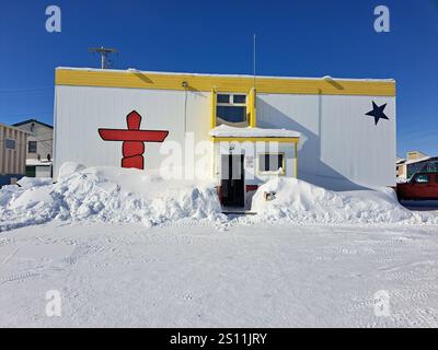 Nunavut Territorialflagge Wandgemälde in einem Gebäude in der Innenstadt von Churchill, Manitoba, Kanada Stockfoto