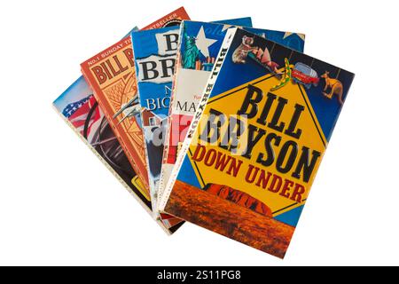 Auswahl an gut gelesenen Bill Bryson Büchern mit Down Under Book oben isoliert auf weißem Hintergrund Stockfoto