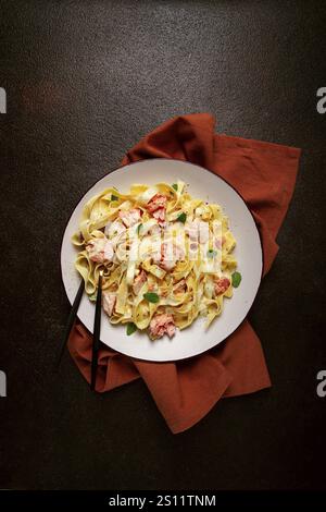 Tagliatelle Pasta, in Sahnesauce mit Lachs, hausgemacht, keine Leute Stockfoto