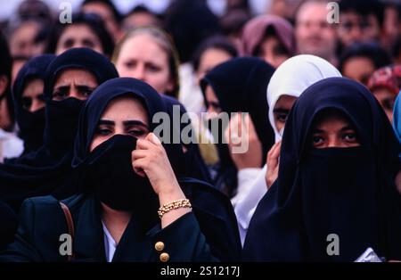 Muslimische Frauen nehmen an der Kundgebung für den Islam am Trafalgar Square, London, Teil. August 1995 Stockfoto